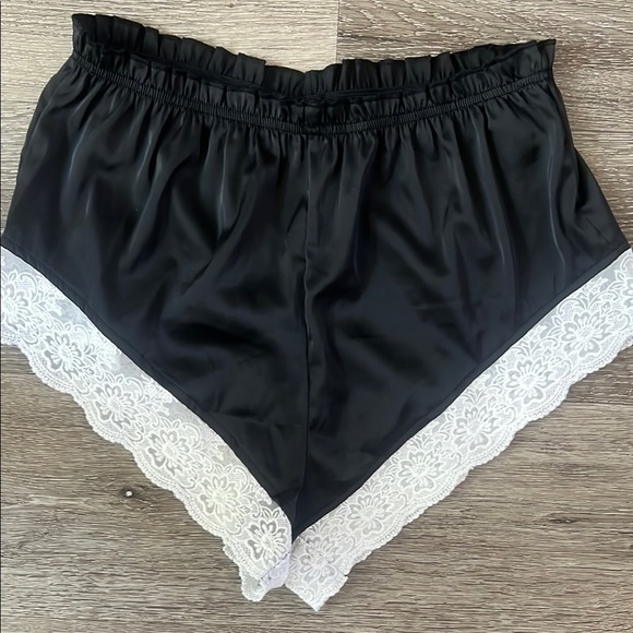 Black and White Lace Trim Sleepwear Set - Picture 6 of 9